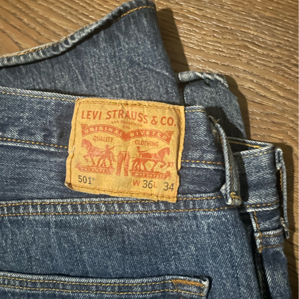 Levi's Men's 501 Classic Denim Jeans 36 x 34 - Picture 2 of 5